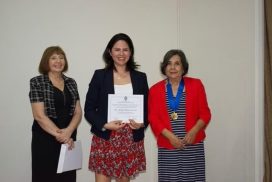 Jocelyn Dunstan recibe premio Excelencia Académica Adelina Gutiérrez 2022 