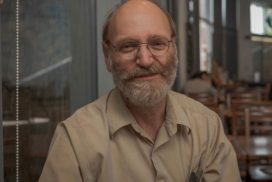 Miguel Nussbaum recibe el premio “Abdón Cifuentes 2025”